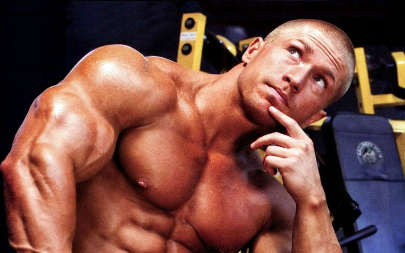 bodybuilder-thinking-about-lifting