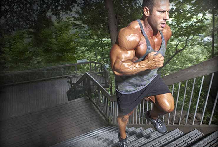 bodybuilder doing cardio